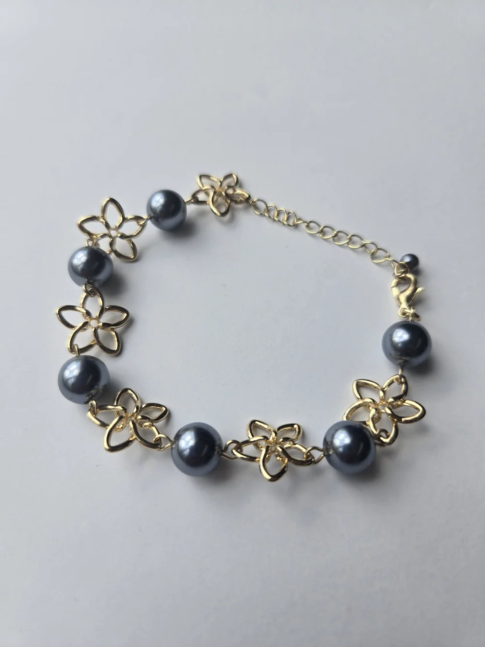 Chic Tropical Plumeria & Slate Grey Faux Pearl Fashion Bracelet
